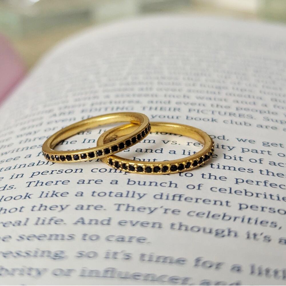 Simplistic Minimalist Black Rhinestone Gold Tone Ring Band Set  7 8